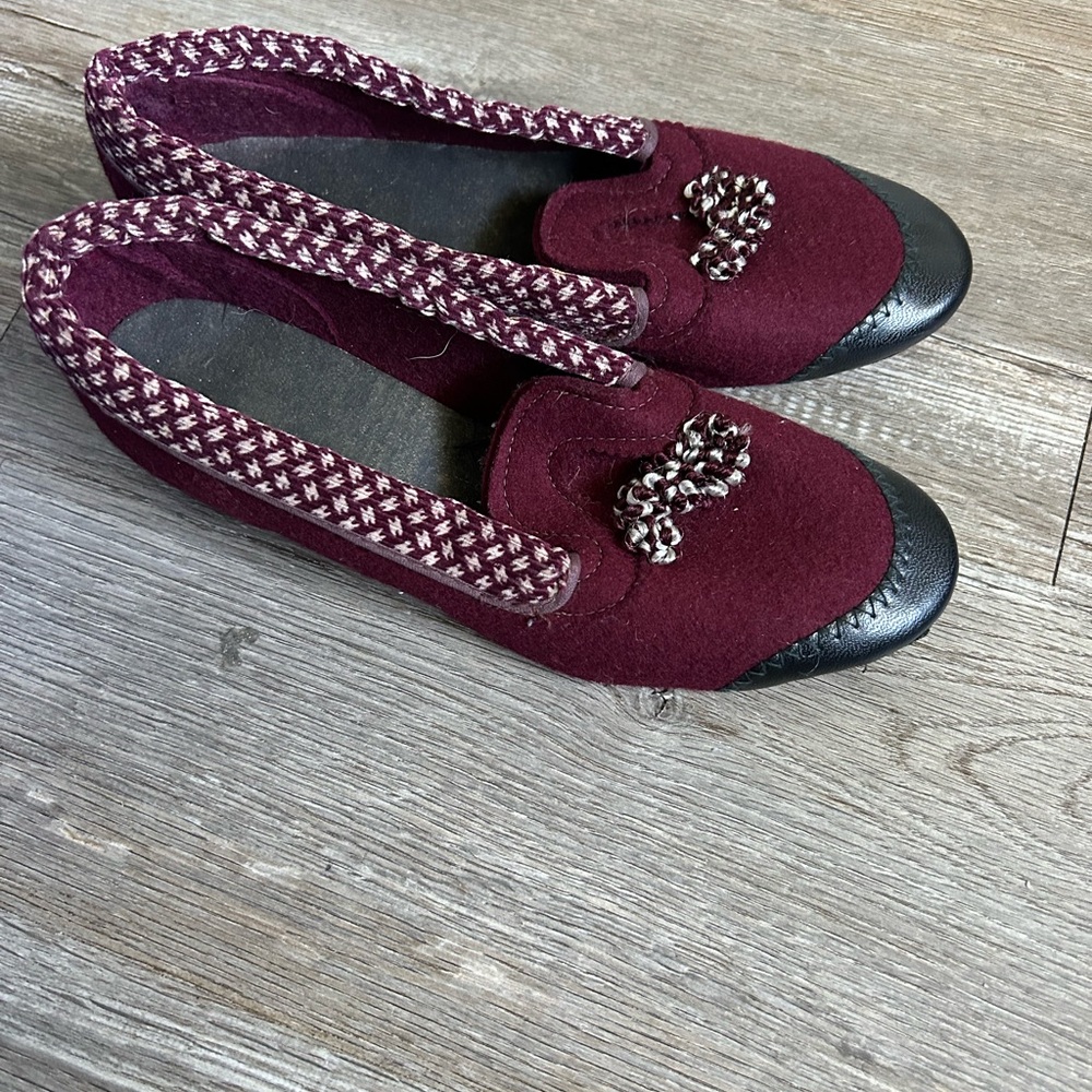 VTG B.F Goodrich  Elegant Burgundy and Black Women's Loafers